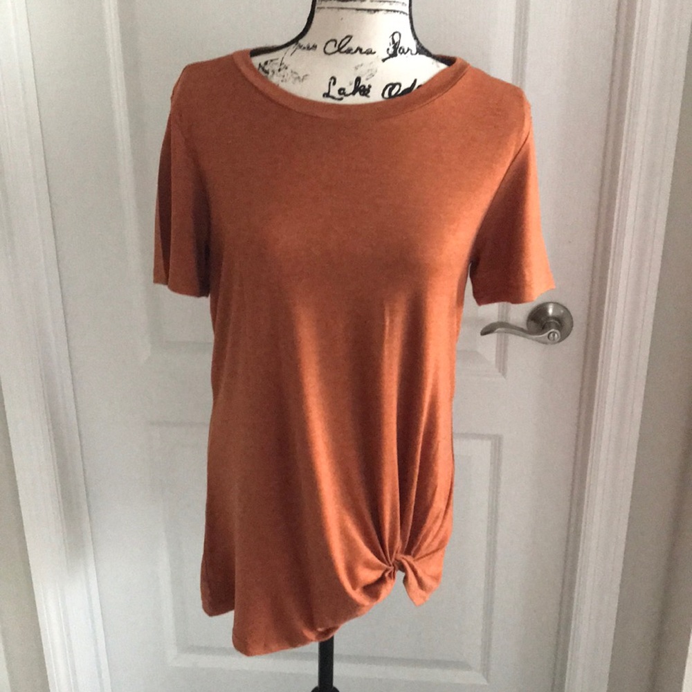 Yidarton top. NWOT